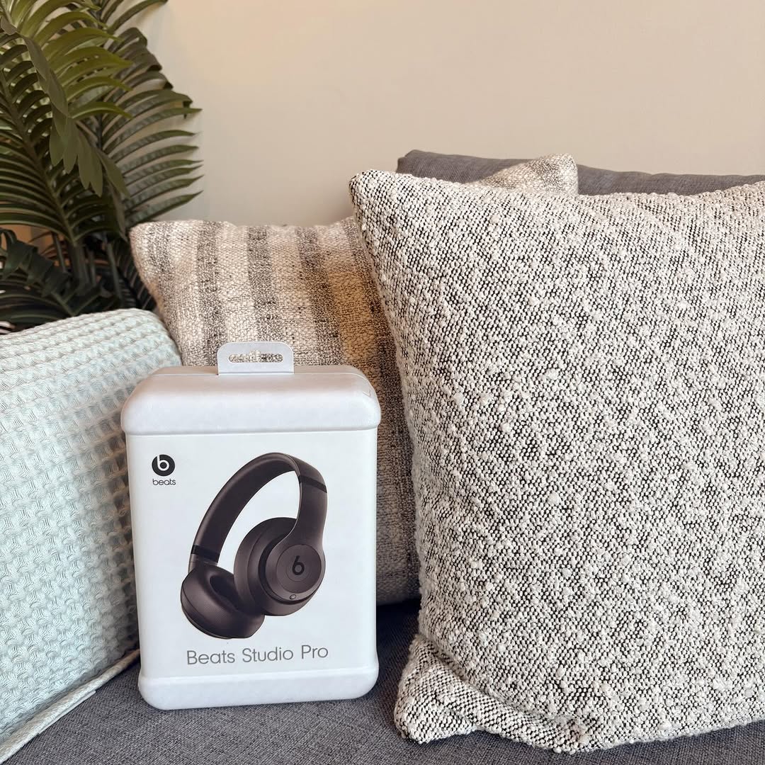 we're spreading the love with a Beats Solo giveaway! \ud83c\udfa7\n\n\u2b50\ufe0f how to enter \n\u2022 like \n\u2022 follow \n\u2022 tag someone you love!