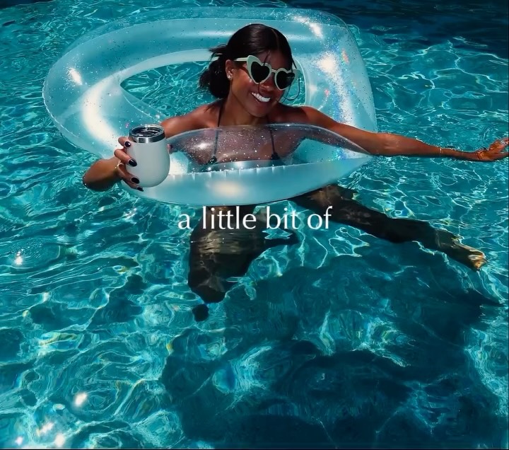 Rise pool days all summer long is all you need \u2600\ufe0f\ud83c\udf0a The best rooftop in West Campus is calling \ud83d\udc40\nSign now and make this your reality \ud83c\udfe1 
