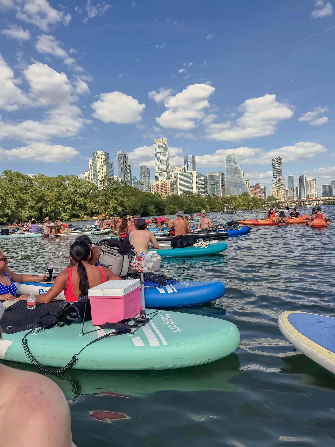 Lake days with the squad just hit different \ud83c\udf0a\u2600\ufe0f\nLucky for us, Rise is only minutes away \ud83c\udfe1\u2728\n\nTag your summer lake squad \ud83d\udc47\nAnd don't forget \u2014 refer a friend who signs and get $500 \ud83d\udcb8\n